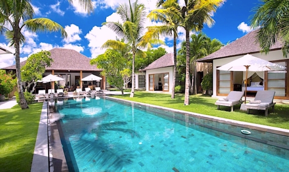 Daily Rent Drupadi Seminyak Villa 7 Bedrooms